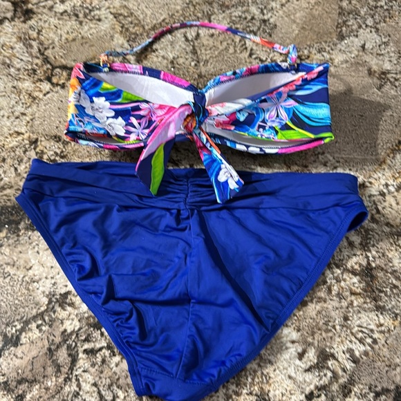 La Blanca 2-piece swimsuit size 8 like a new condition. - Picture 2 of 4